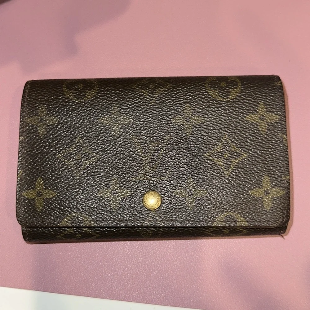 Great Condition - AUTHENTIC LV WALLET - Picture 2 of 13